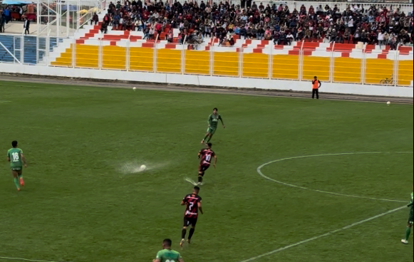 ¡UNA VERGÜENZA! CAMPO DE ESTADIO REMODELADO EN ANDAHUAYLAS SE CONVIERTE EN PISCINA TRAS LLUVIAS